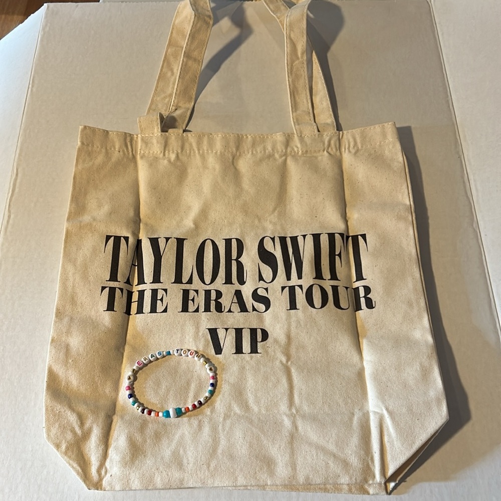 New Taylor Swift VIP tote from Swedish show + friendship bracelet - Picture 3 of 4
